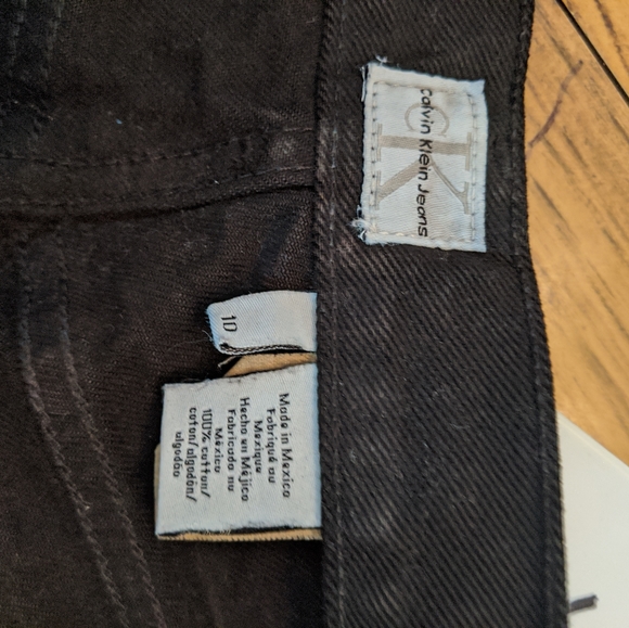 Shorts - Picture 3 of 5